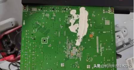 维修海信液晶电视TLM42V67PK开机困难故障-杭州华力学校