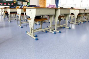 学校幼儿园塑胶地板能用在家里吗？